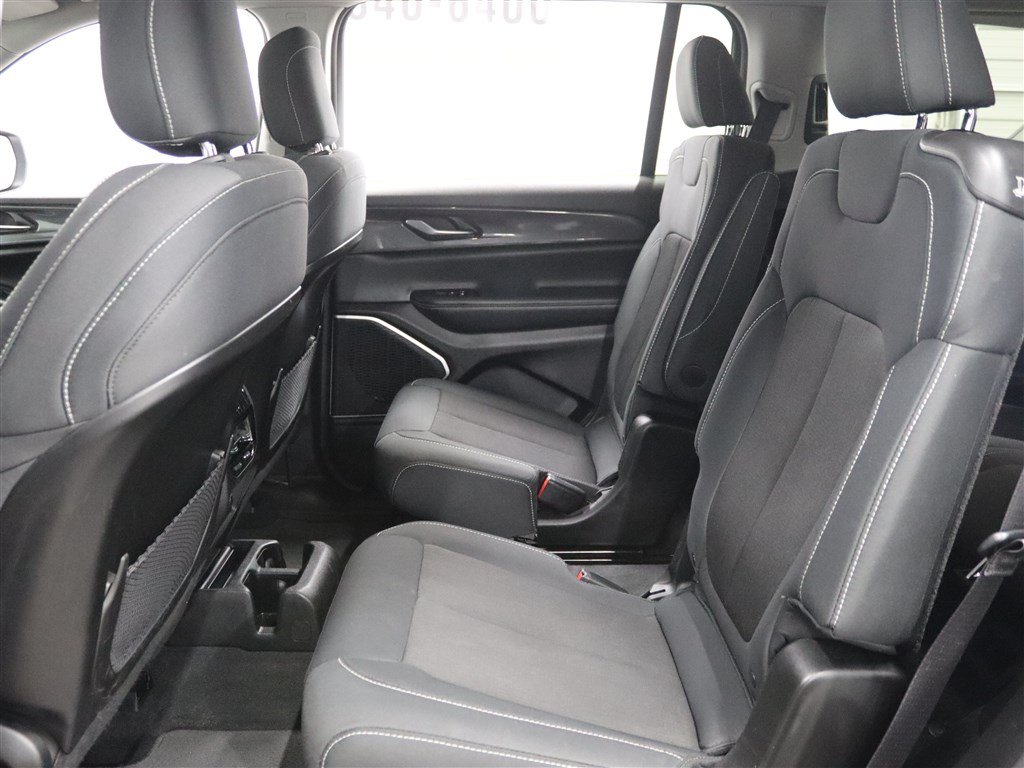 Used 2022 Jeep Grand Cherokee L Laredo w/ Luxury Tech Group I AWD/4WD image 14