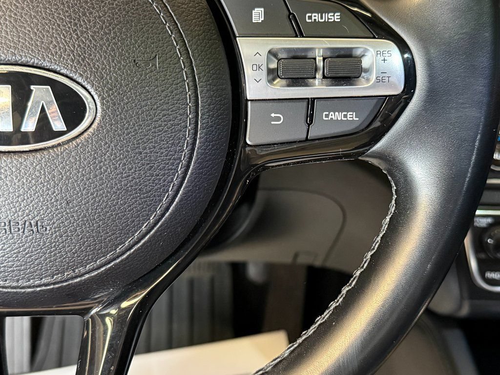 Used 2018 Kia Cadenza Premium w/ Luxury Package FWD image 12