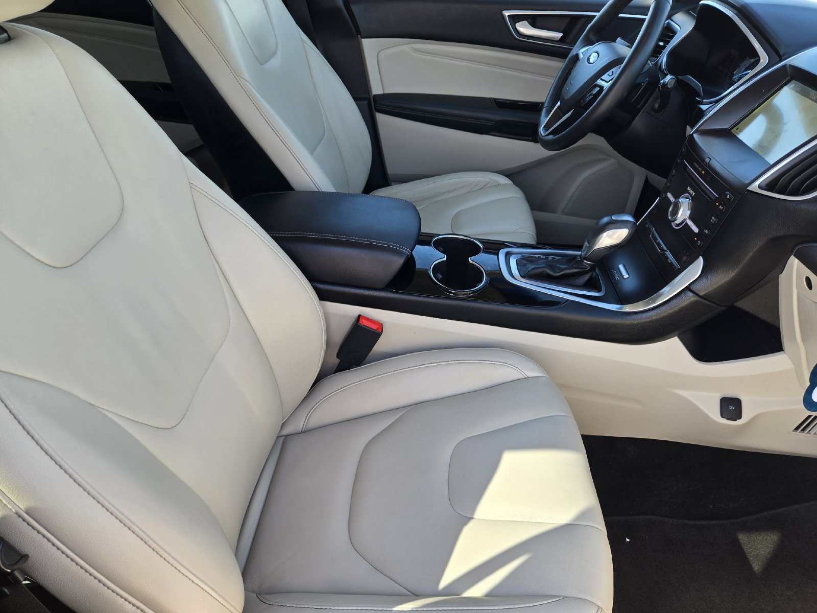 Used 2017 Ford Edge Titanium w/ Technology Package FWD image 16