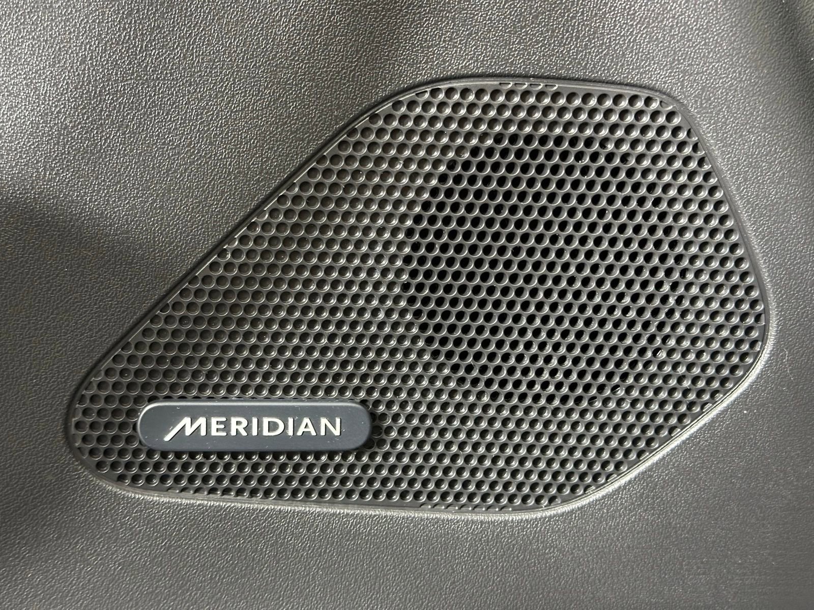 Used 2020 Jaguar F-PACE Premium image 21