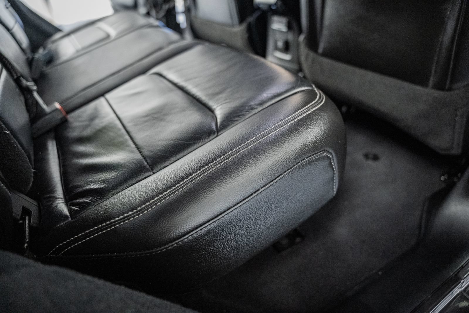 Used 2018 Jeep Wrangler Unlimited Sahara AWD/4WD image 39