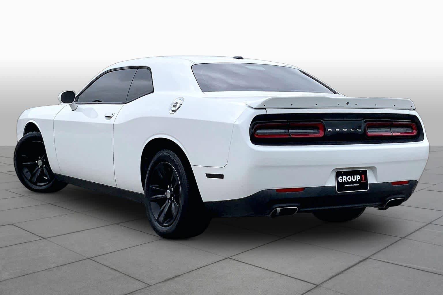 Used 2018 Dodge Challenger SXT RWD image 10