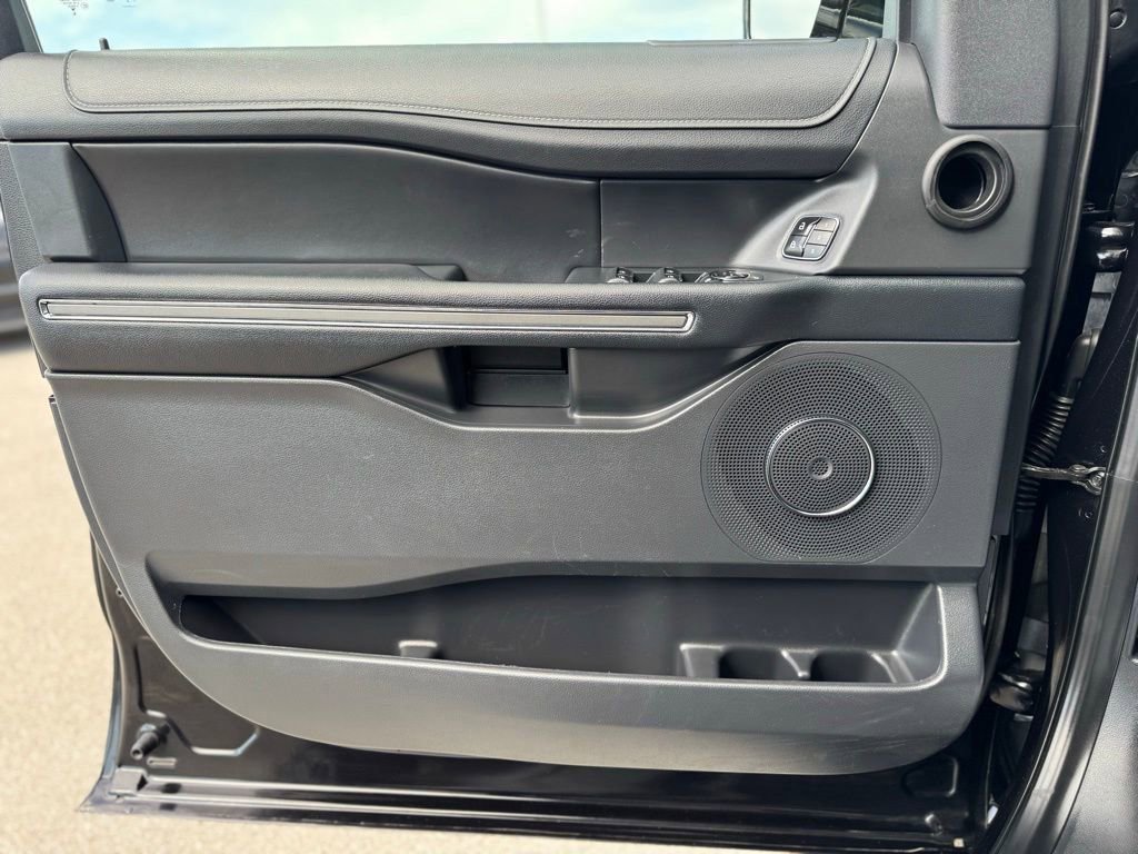 Used 2024 Ford Expedition XLT image 33