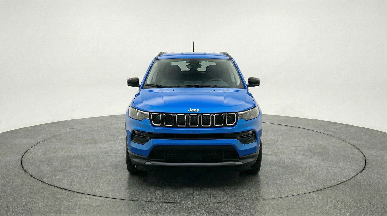 Used 2025 Jeep Compass Limited AWD/4WD image 2