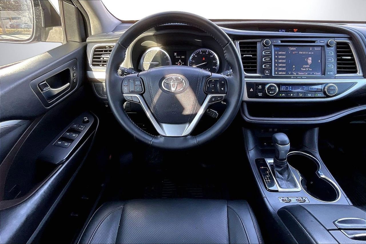 Used 2018 Toyota Highlander Limited image 12