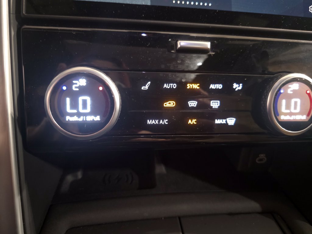 Certified 2025 Land Rover Discovery Dynamic SE AWD/4WD image 28