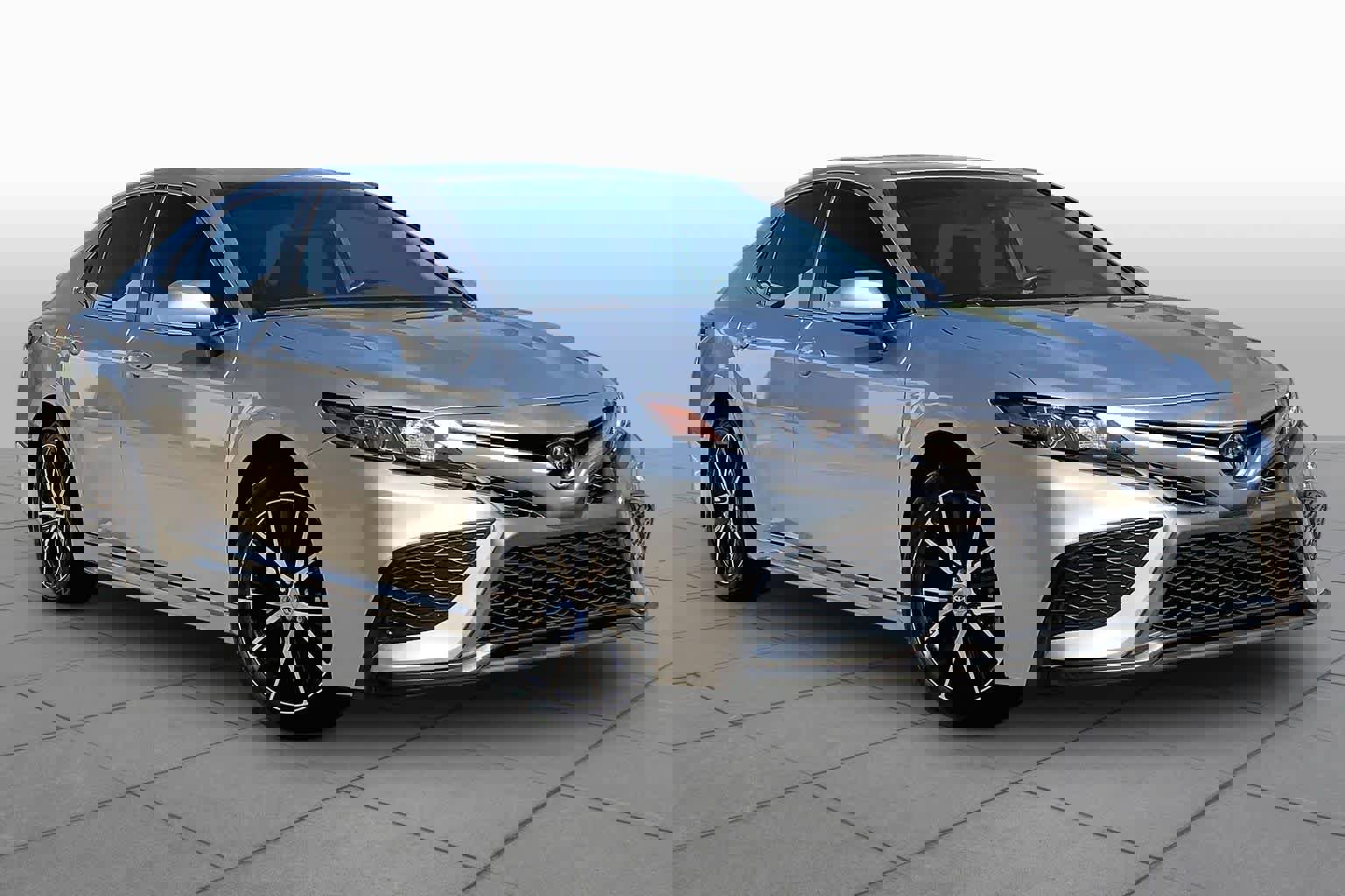 Used 2024 Toyota Camry SE w/ Convenience Package FWD image 3