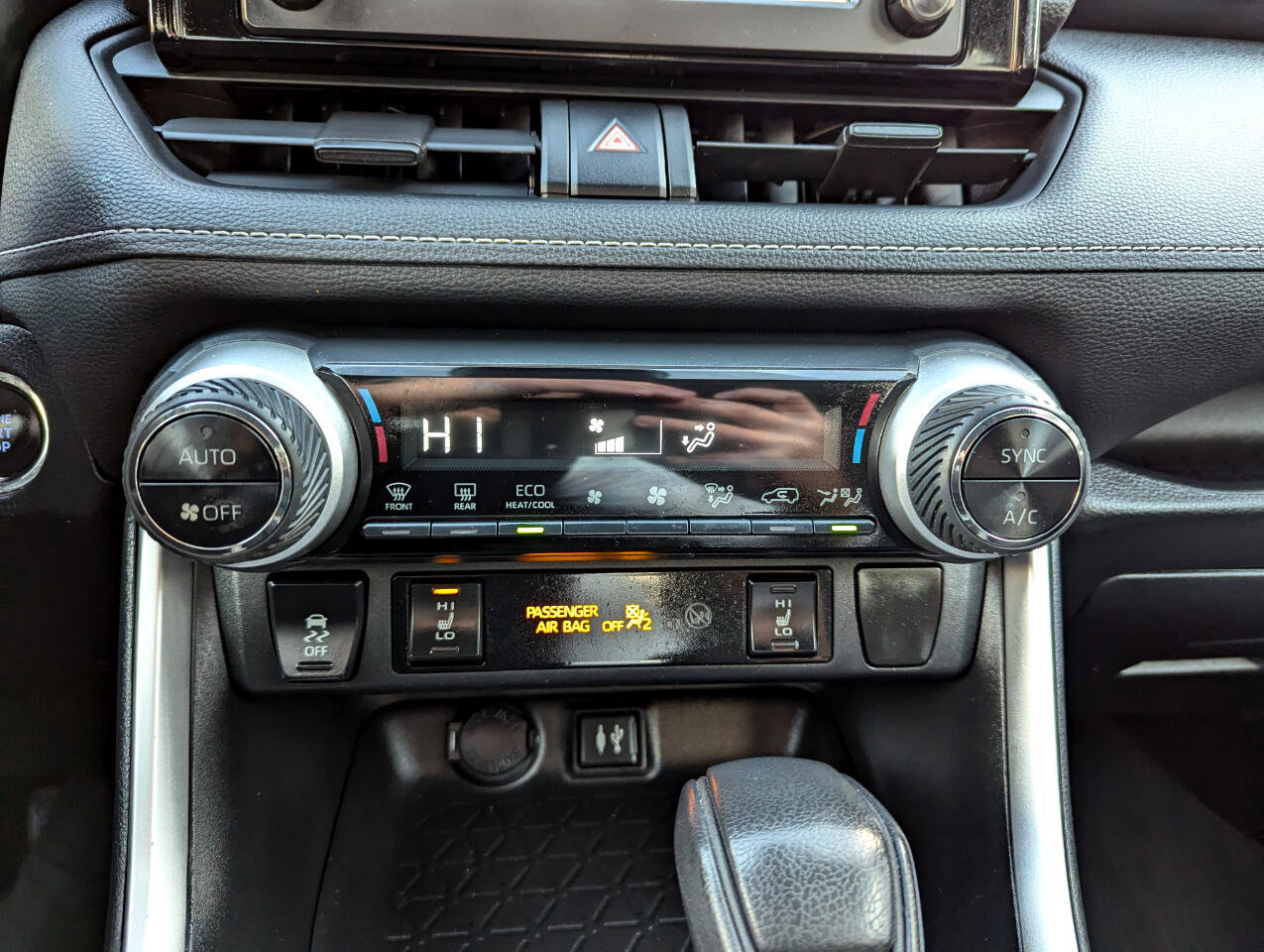 Used 2019 Toyota RAV4 XLE w/ Convenience Package image 23