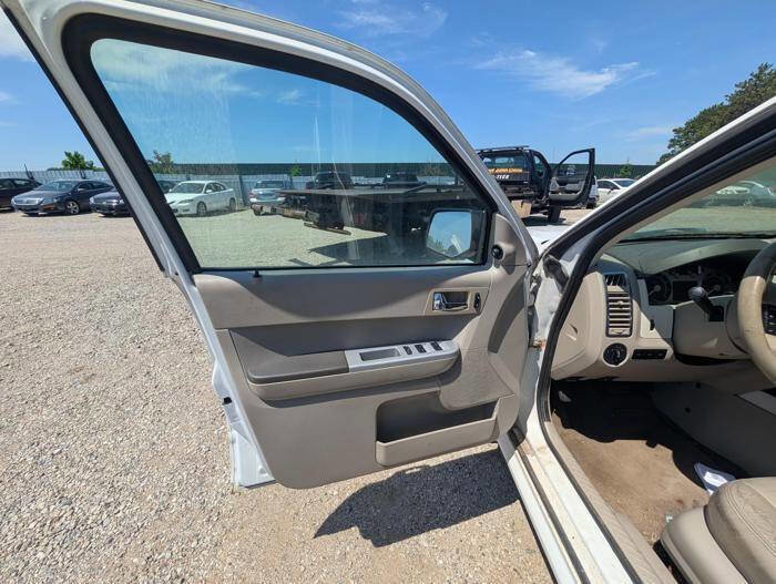 Used 2008 Mercury Mariner 4WD V6 image 22