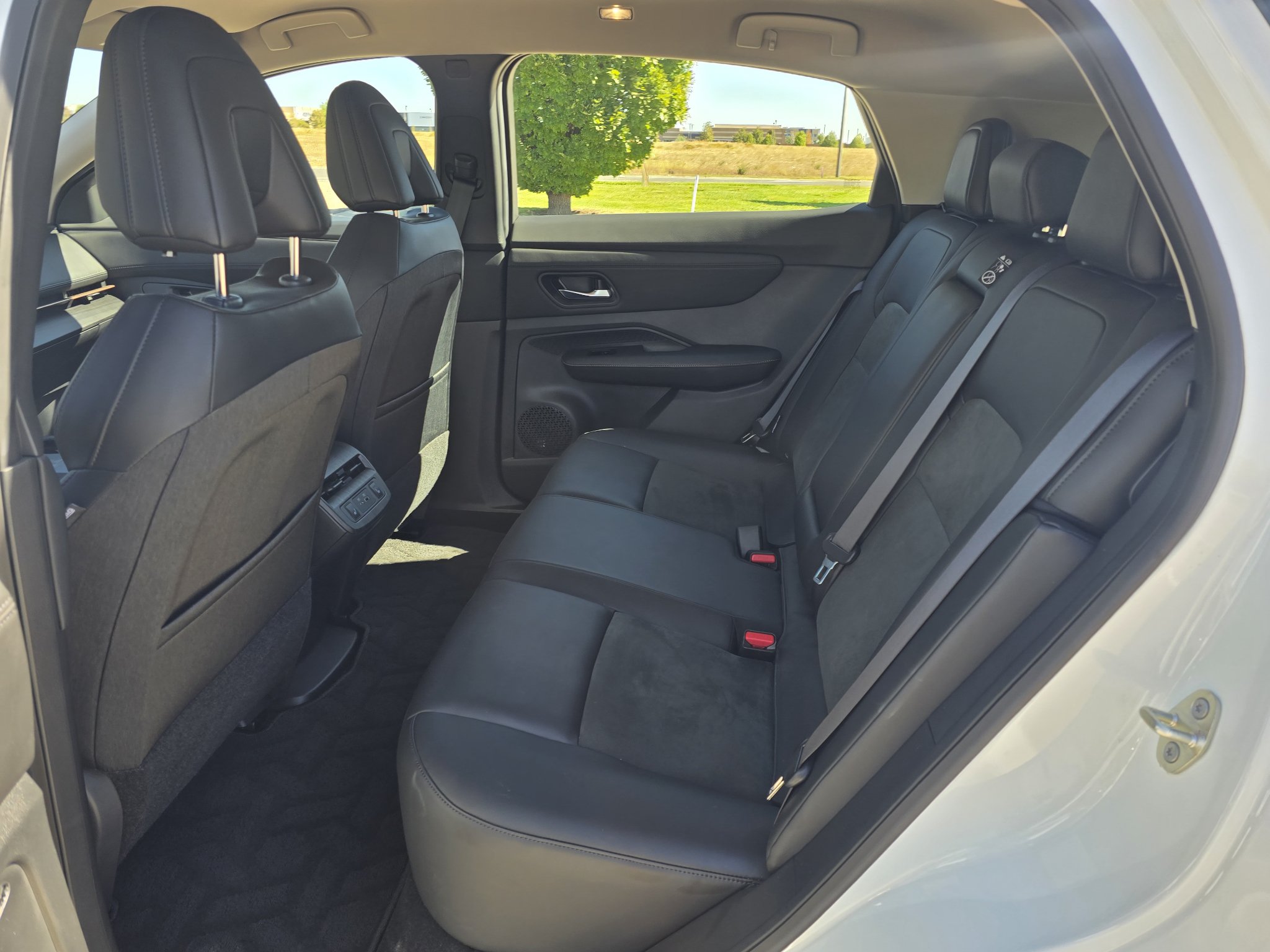 Used 2024 Nissan Ariya AWD image 14
