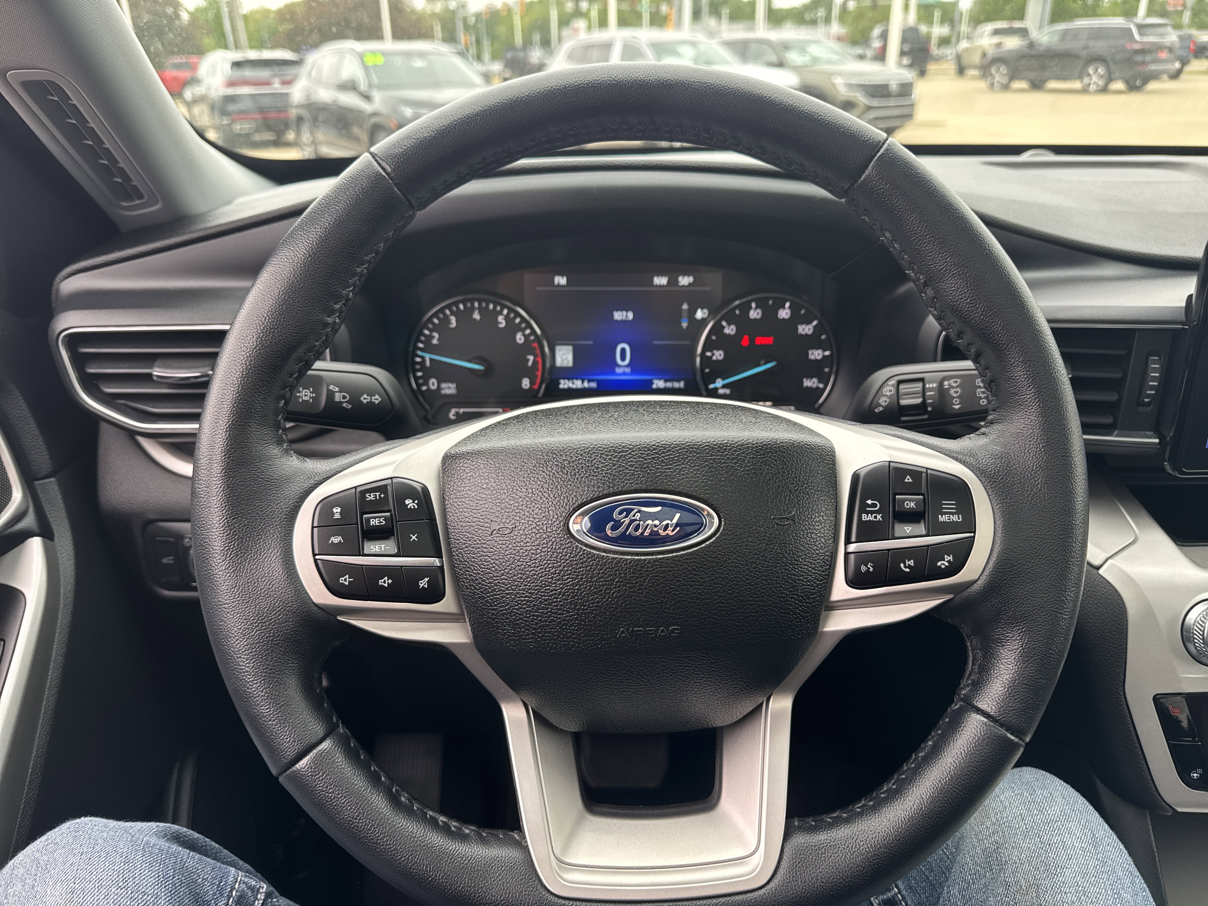 Used 2022 Ford Explorer XLT w/ Equipment Group 202A AWD/4WD image 15