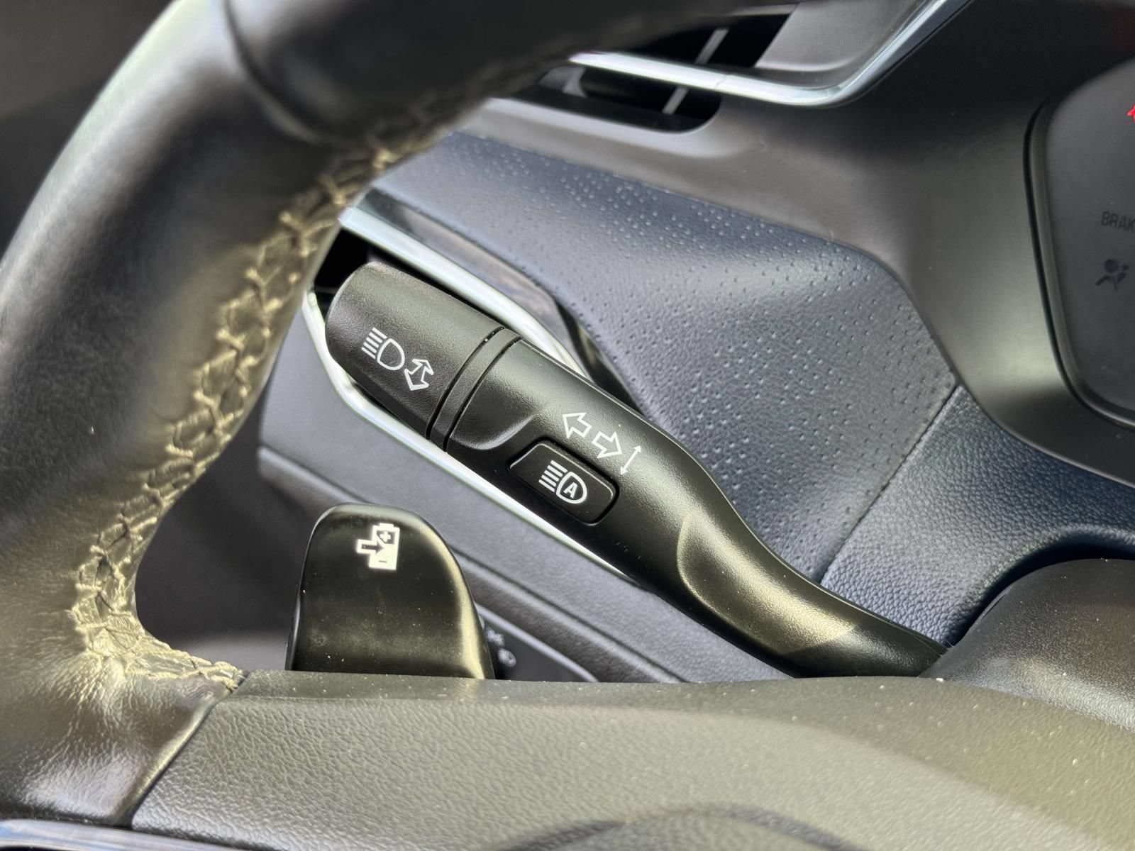 Used 2023 Chevrolet Bolt EUV Premier w/ Sun & Sound Package FWD image 9