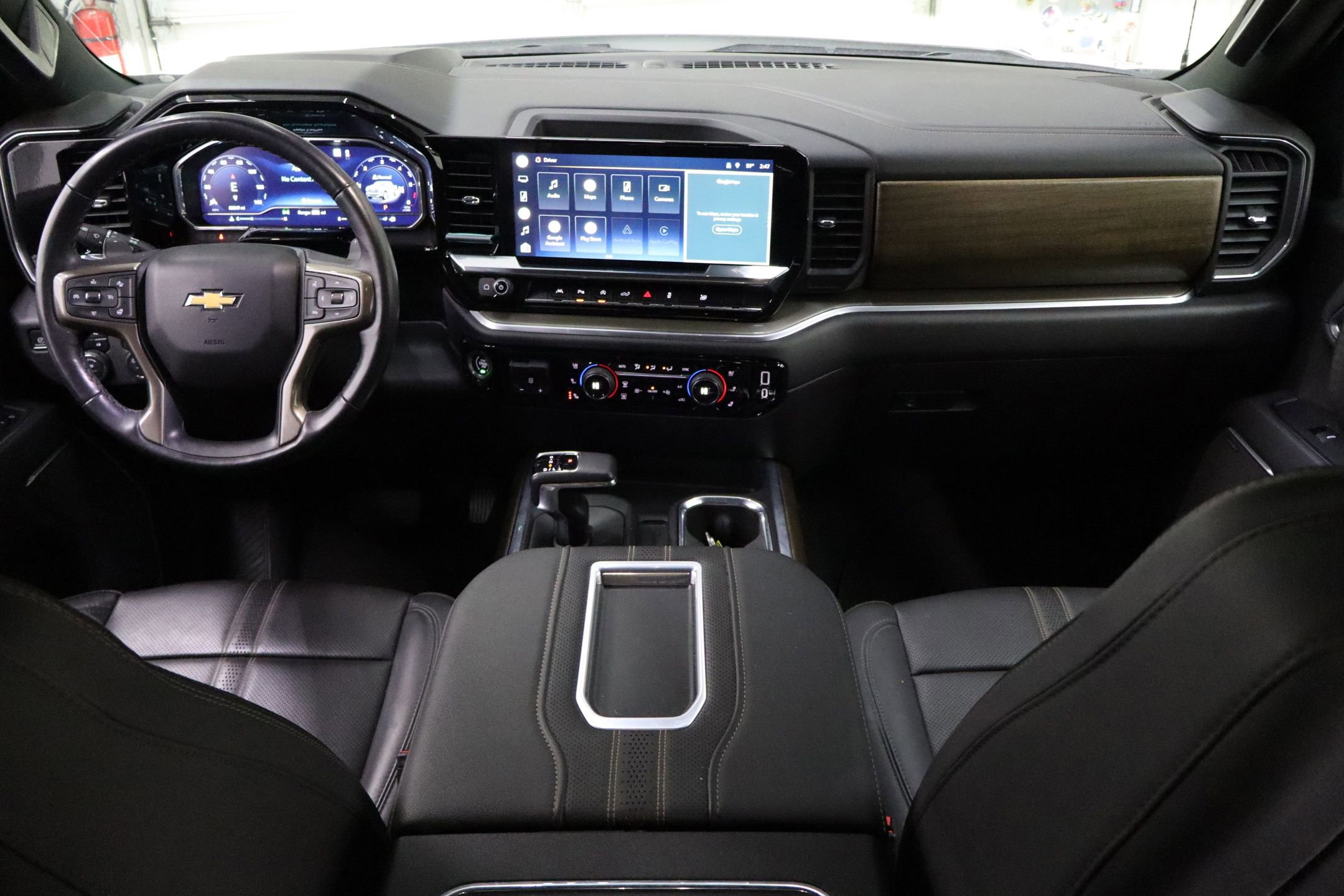 Used 2022 Chevrolet Silverado 1500 High Country w/ Technology Package image 28