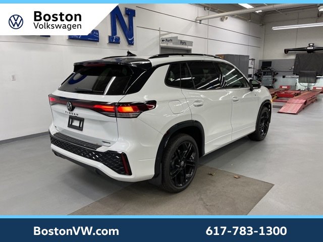 New 2025 Volkswagen Tiguan SE R-Line image 4