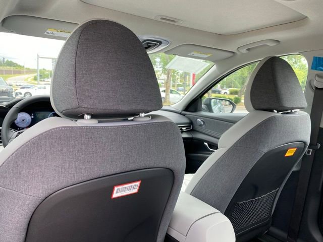 Certified 2025 Hyundai Elantra Limited image 32