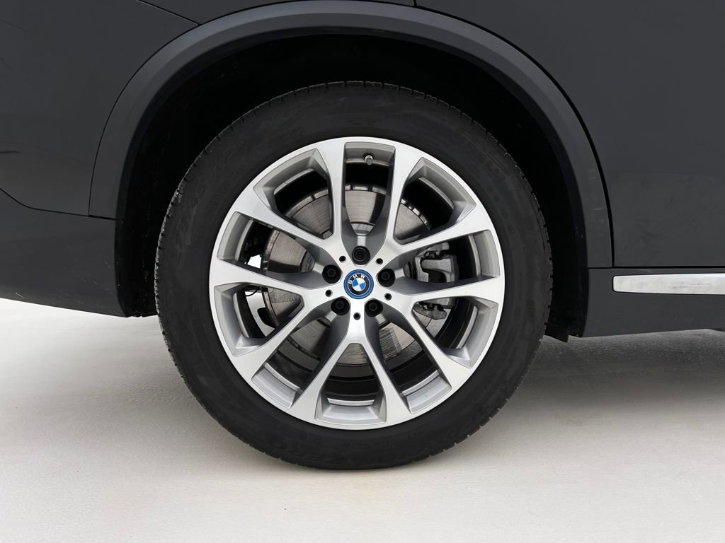 Certified 2025 BMW X5 xDrive50e w/ Premium Package image 31