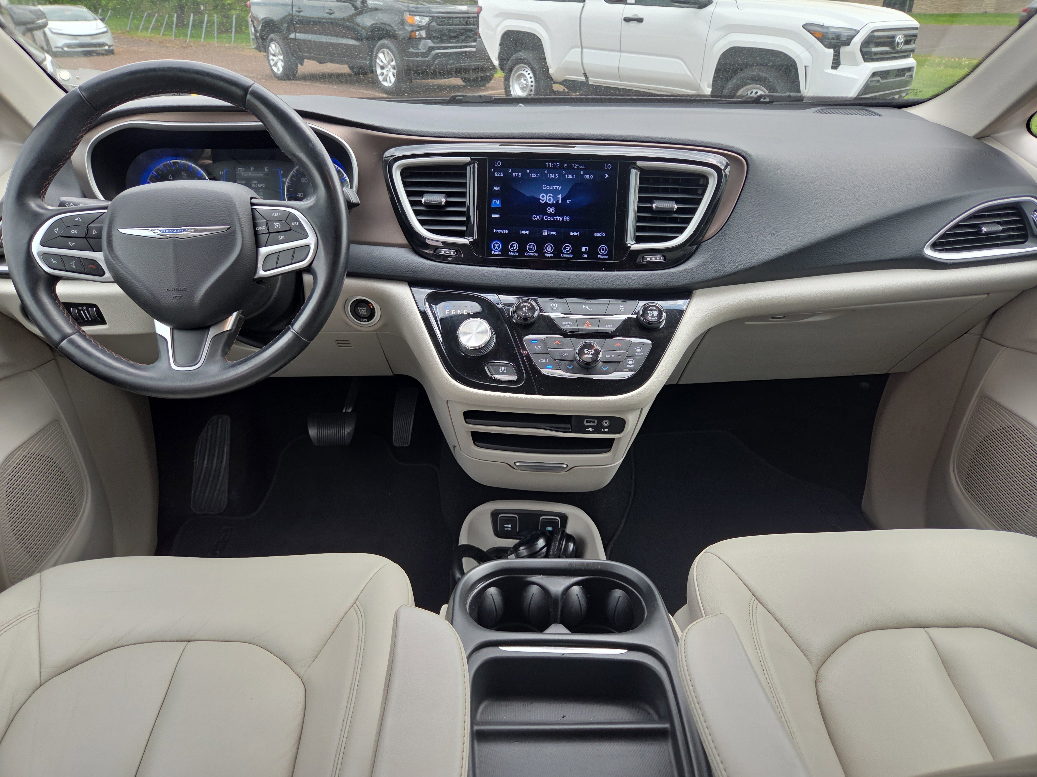 Used 2017 Chrysler Pacifica Touring-L FWD image 20