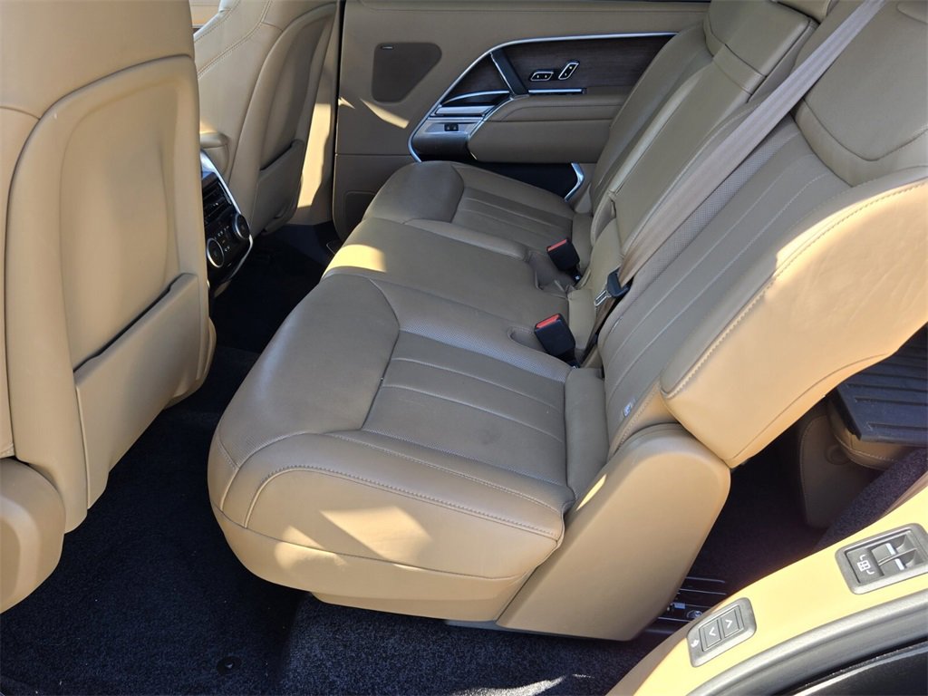 Used 2024 Land Rover Range Rover Long Wheelbase SE image 12