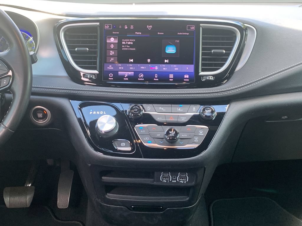 Used 2021 Chrysler Pacifica Touring w/ S Appearance Package FWD image 18