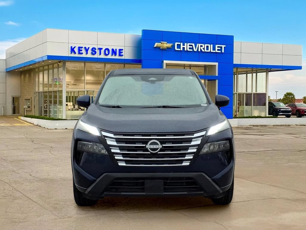 Used 2025 Nissan Rogue SV FWD image 2