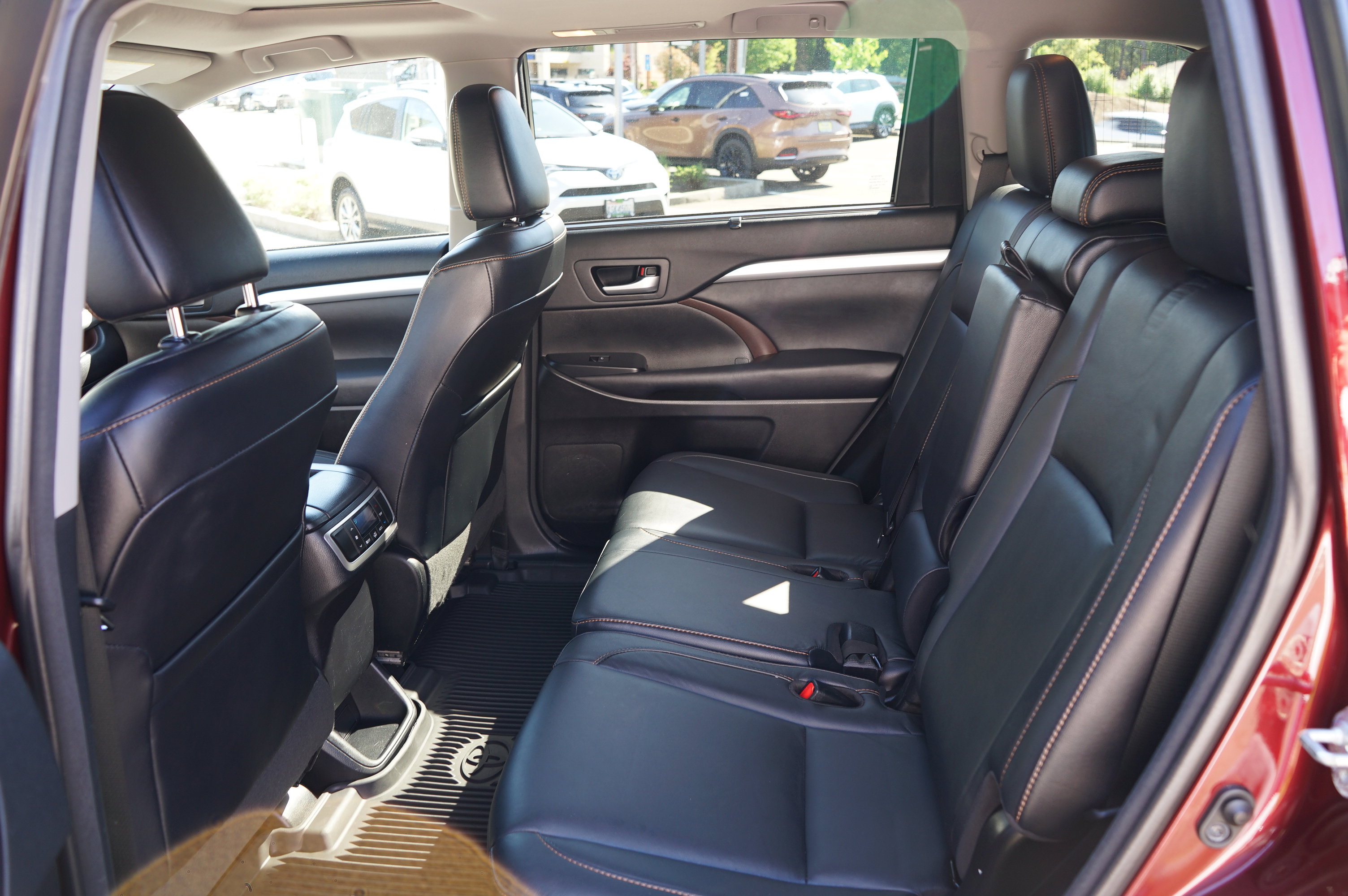Used 2017 Toyota Highlander XLE AWD/4WD image 27