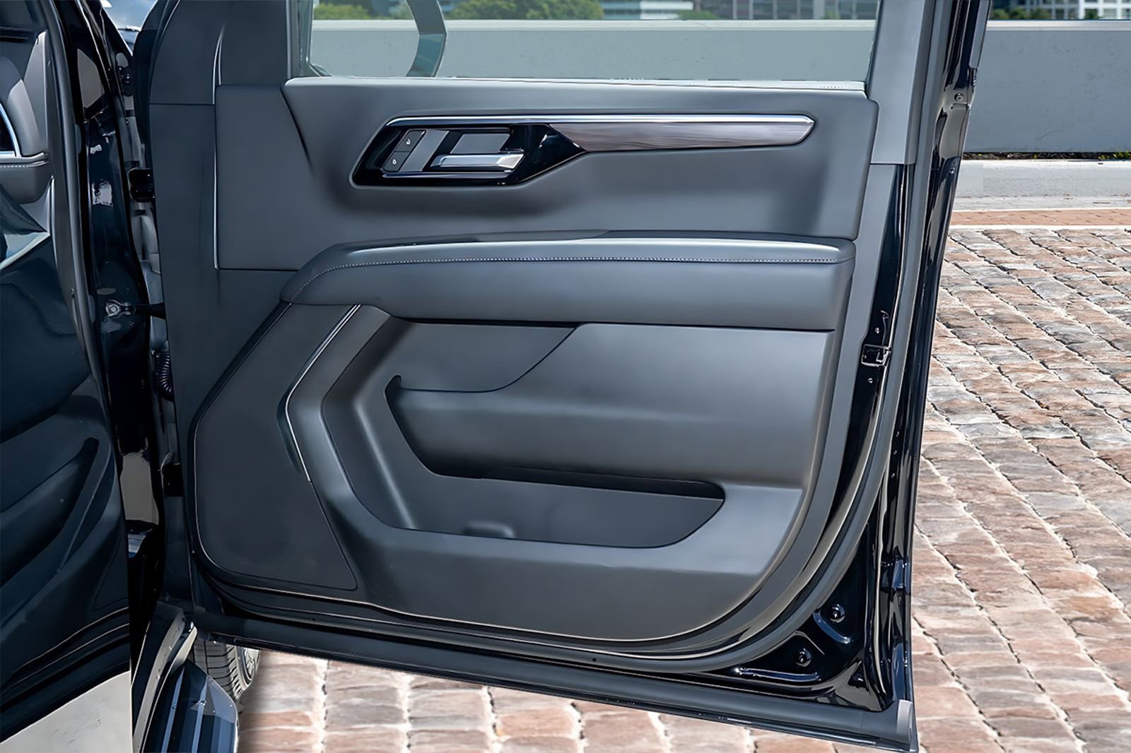 Used 2025 Chevrolet Tahoe LT image 14