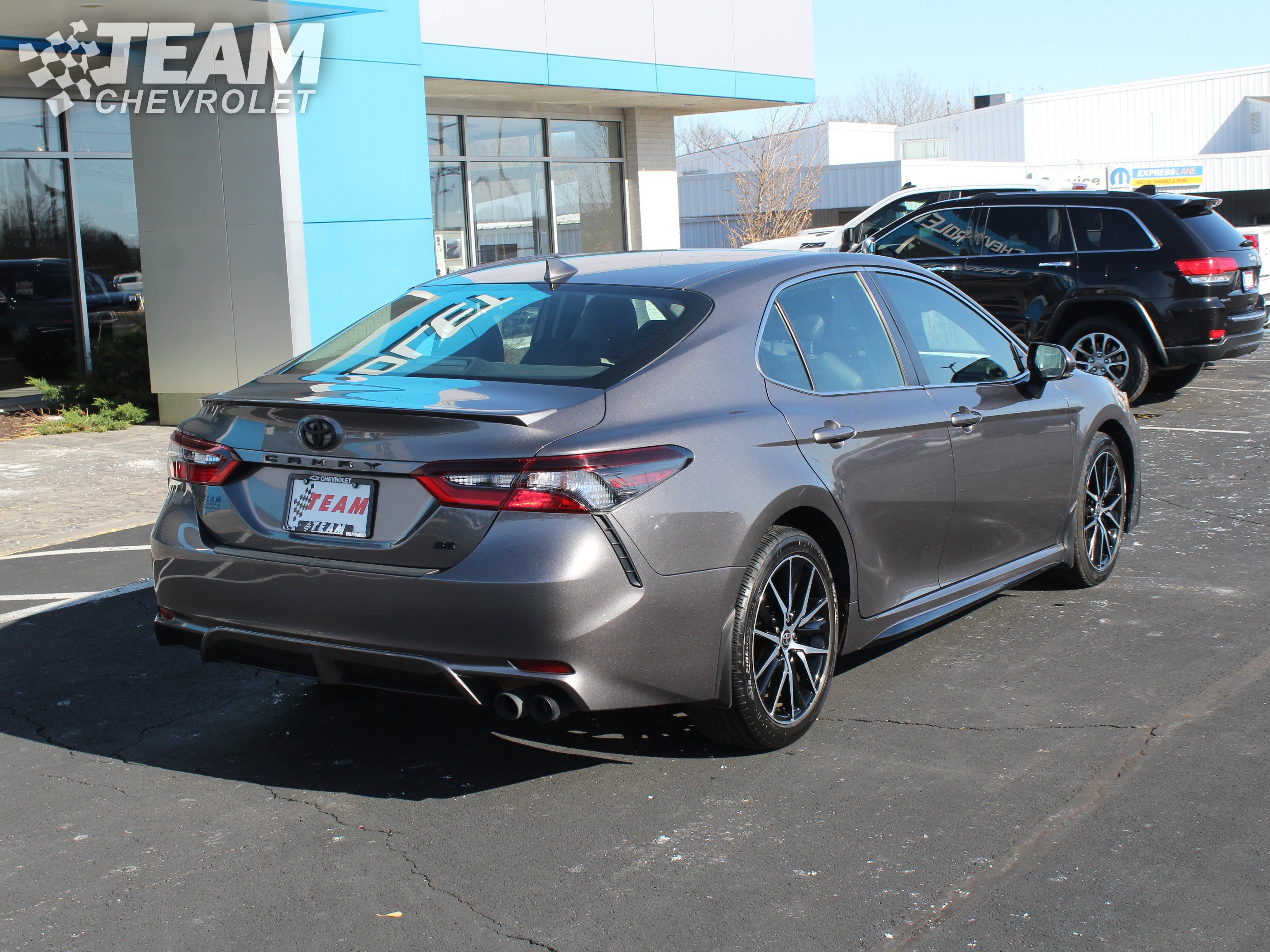 Used 2023 Toyota Camry SE image 4