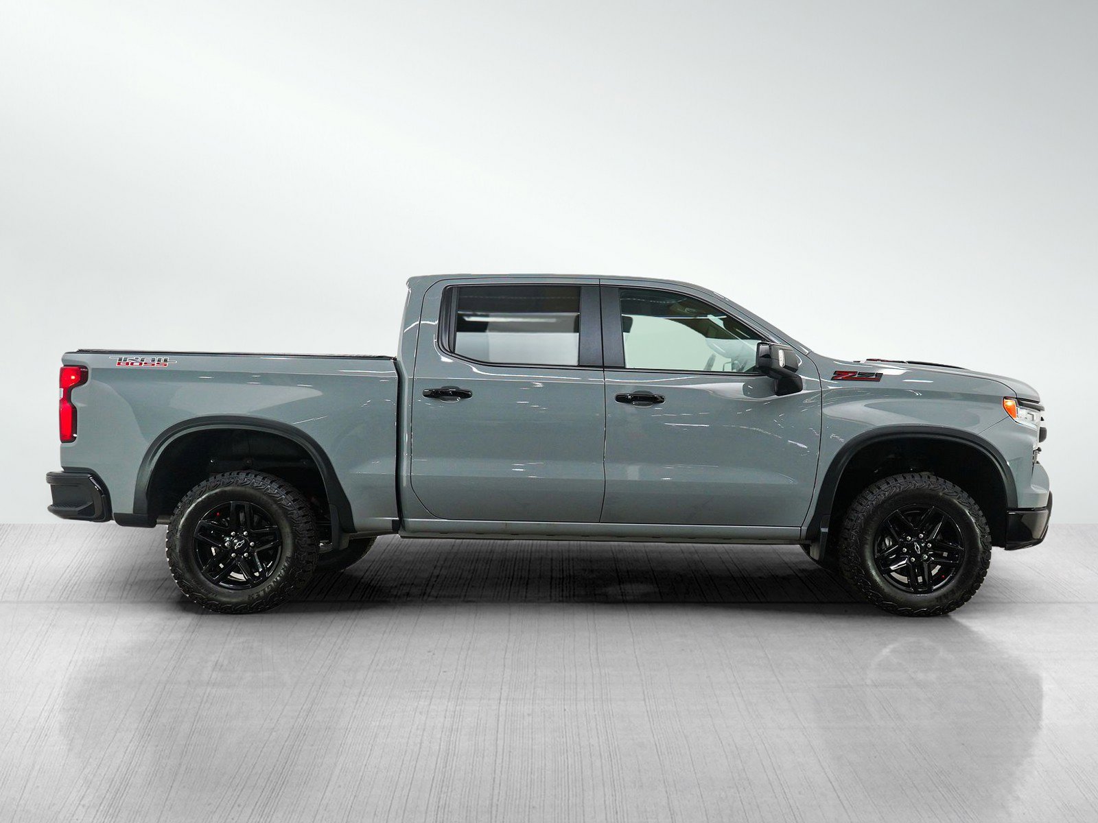Used 2024 Chevrolet Silverado 1500 LT Trail Boss w/ LT Trail Boss Premium Package AWD/4WD image 6