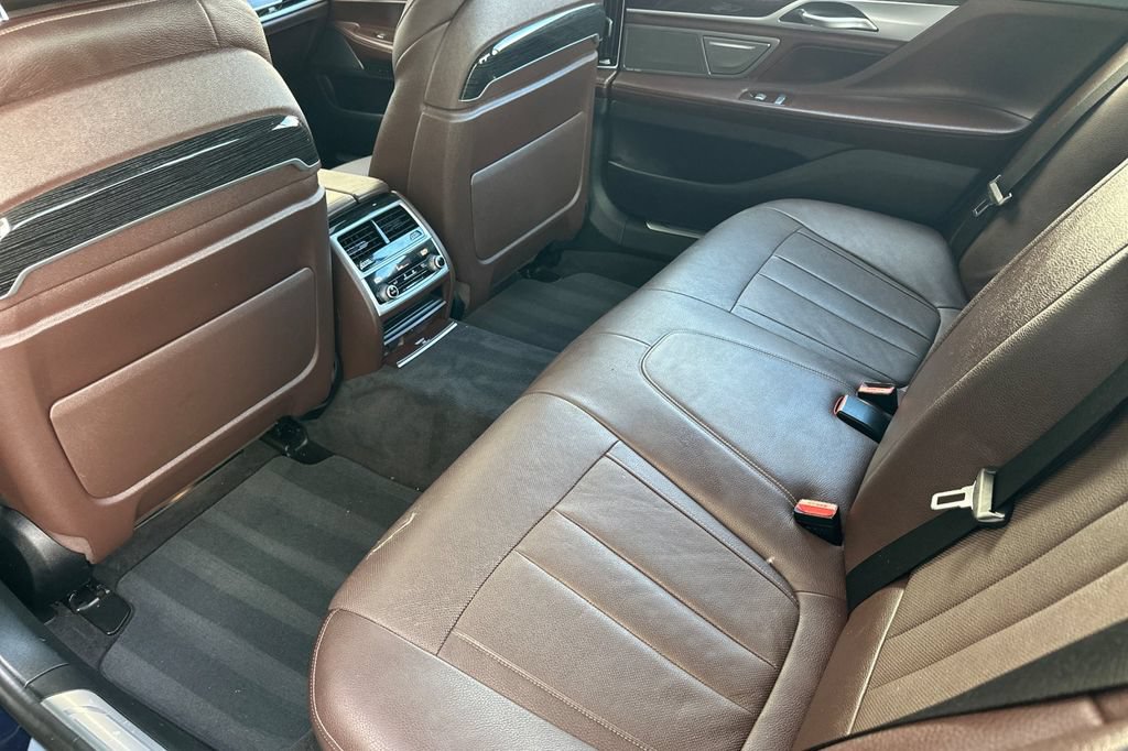 Used 2020 BMW 740i w/ M Sport Package RWD image 12
