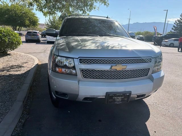 Used 2011 Chevrolet Avalanche LT w/ Suspension Package, Off-Road AWD/4WD image 2