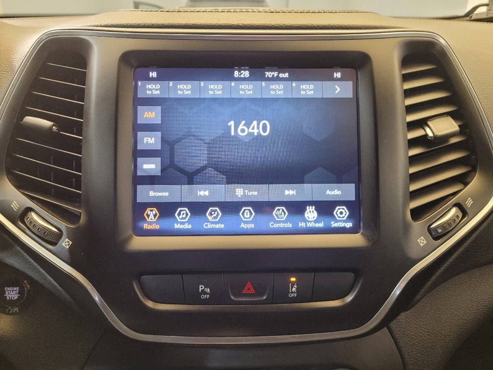 Used 2021 Jeep Cherokee Latitude Lux w/ Comfort/Convenience Group image 25