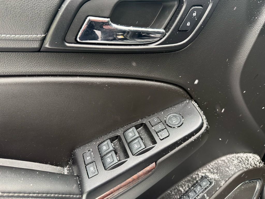 Used 2018 GMC Yukon SLT image 3