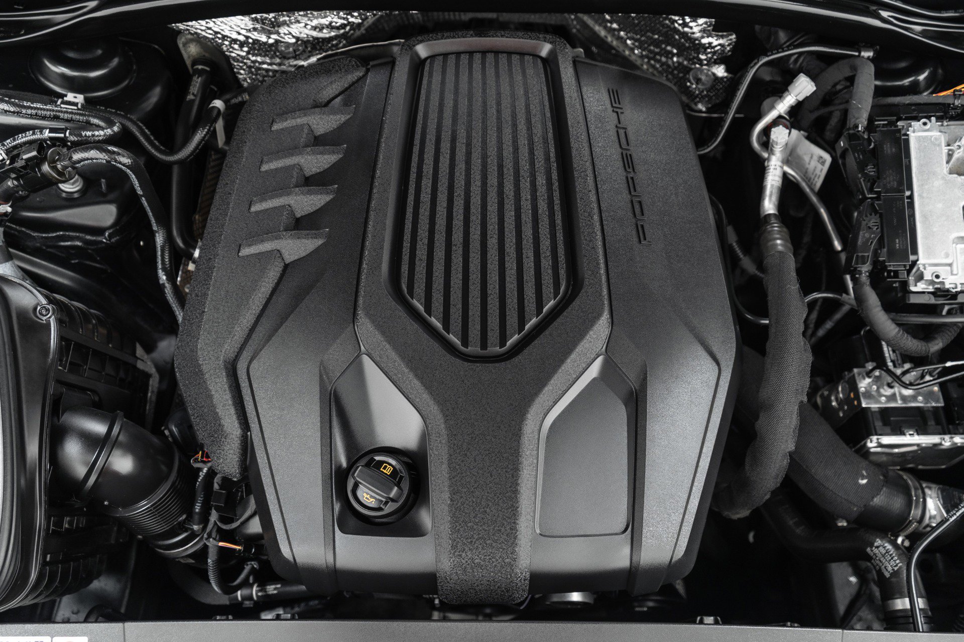 Used 2023 Porsche Macan image 12