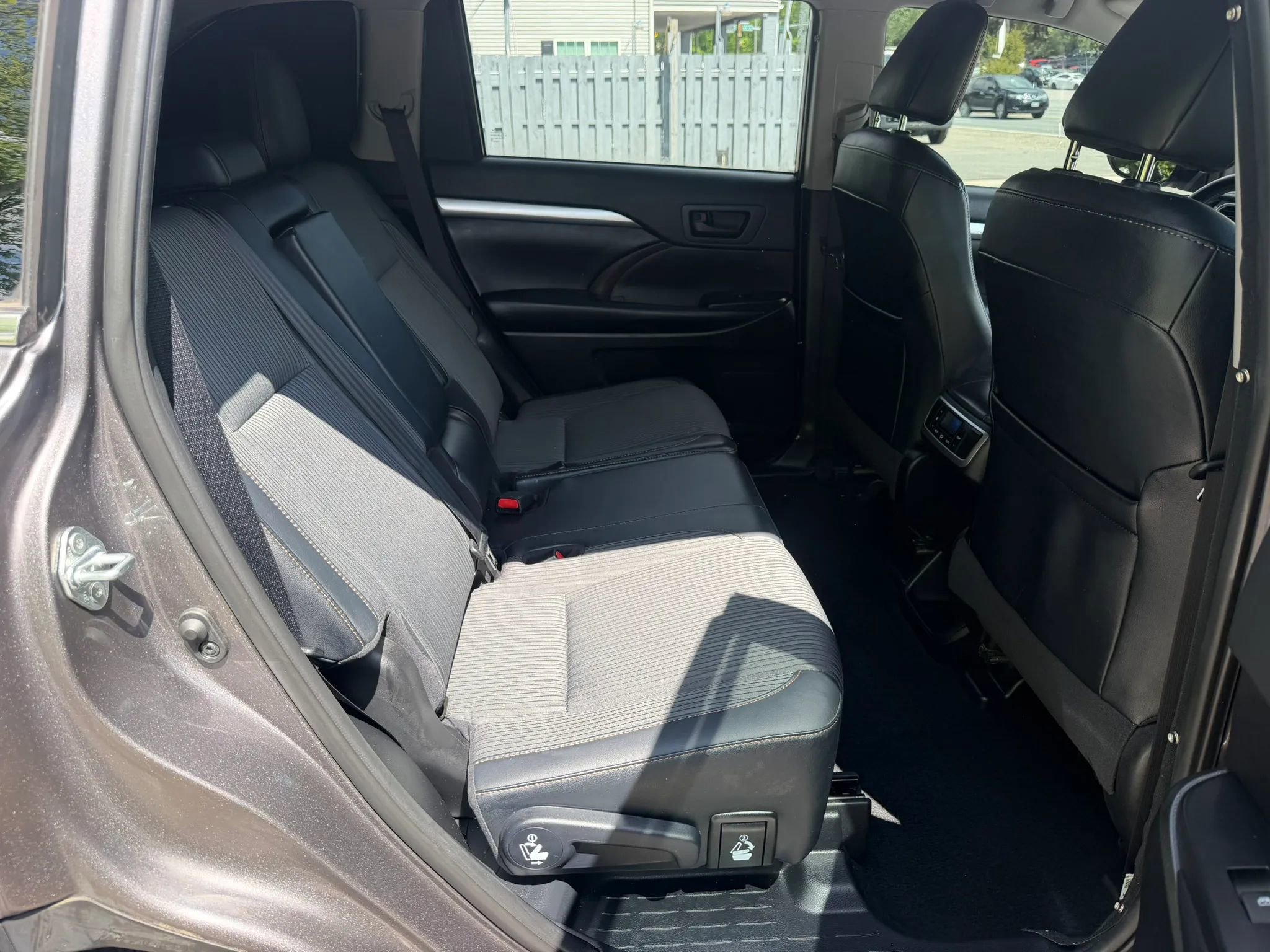 Used 2019 Toyota Highlander Plus image 19