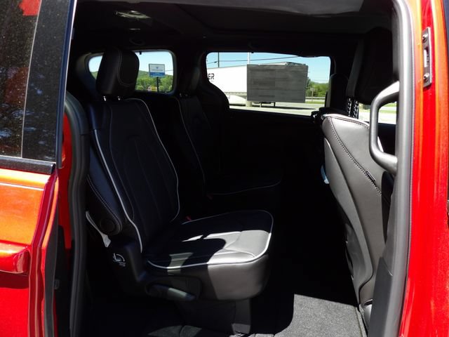 New 2026 Chrysler Pacifica Limited w/ Uconnect Theater Family Group AWD/4WD image 13