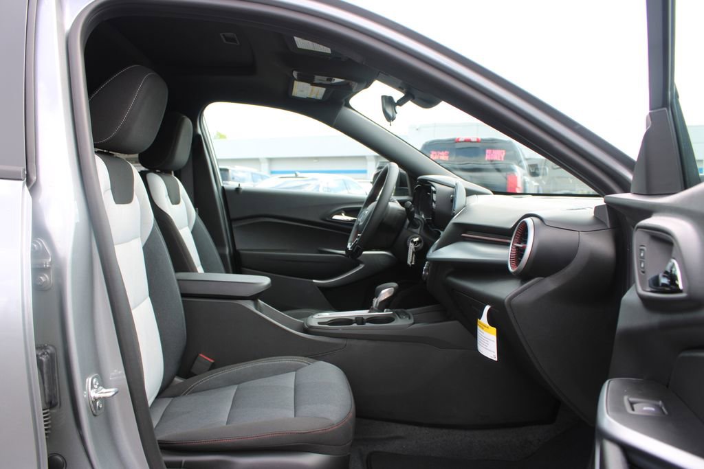 New 2026 Chevrolet Trax RS w/ Sunroof Package FWD image 23