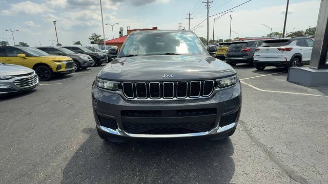 Used 2022 Jeep Grand Cherokee L Limited AWD/4WD image 3