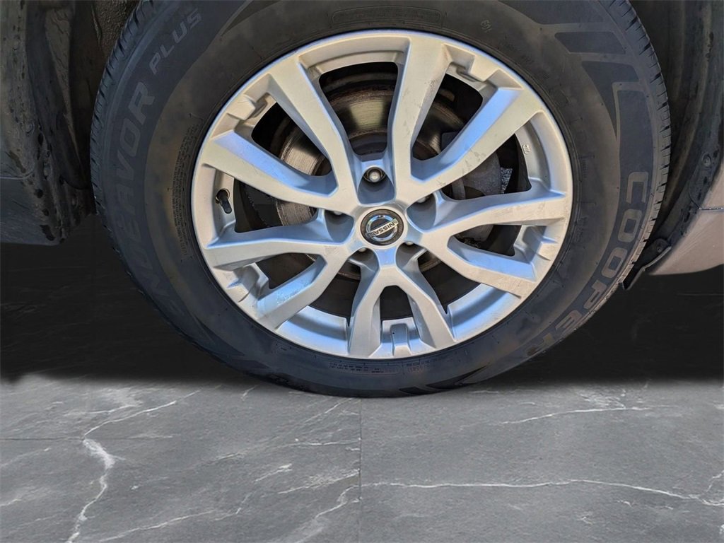 Used 2017 Nissan Rogue SV image 29