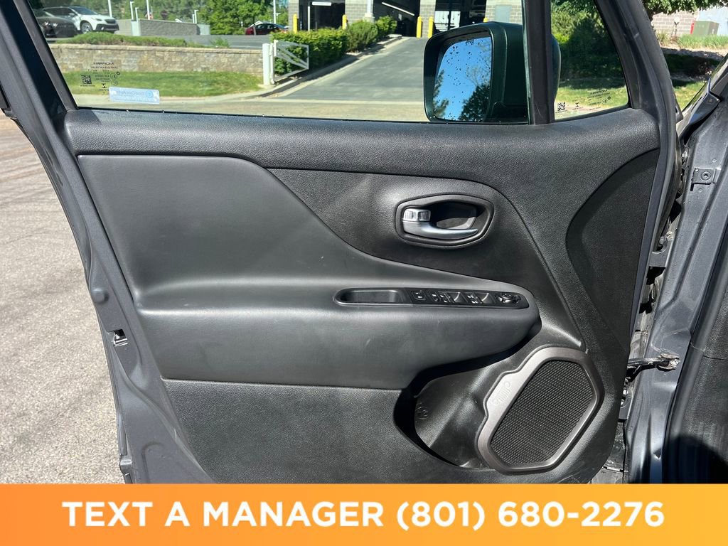Used 2022 Jeep Renegade Latitude w/ Convenience Group AWD/4WD image 10