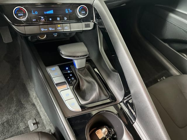 Used 2025 Hyundai Elantra Blue image 20