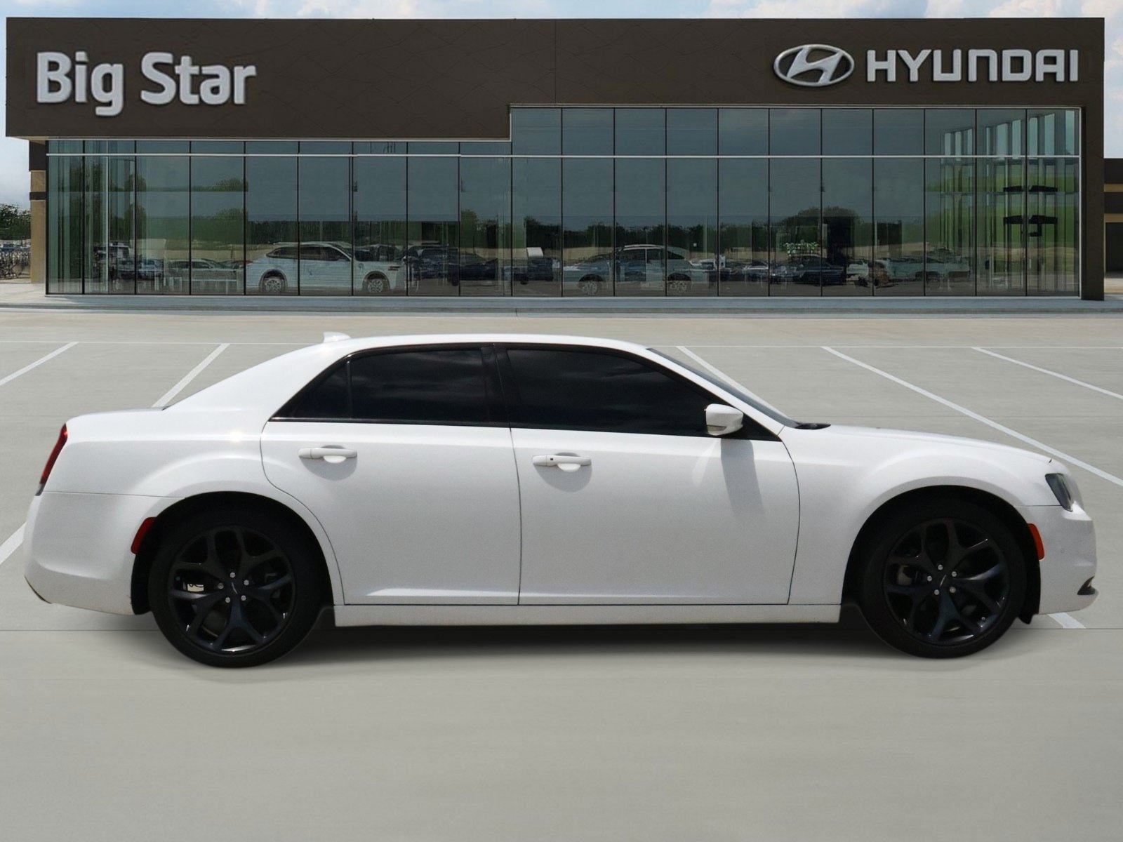 Used 2023 Chrysler 300 S RWD image 5