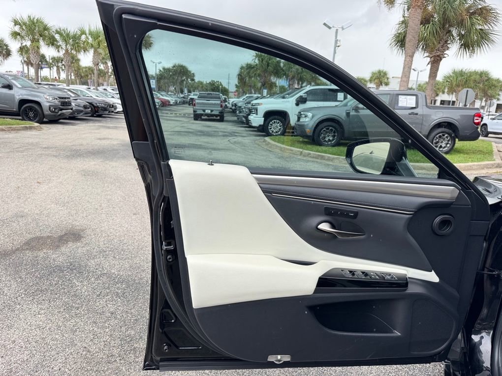 Used 2023 Lexus ES 350 F Sport w/ Accessory Package (Z2) image 38