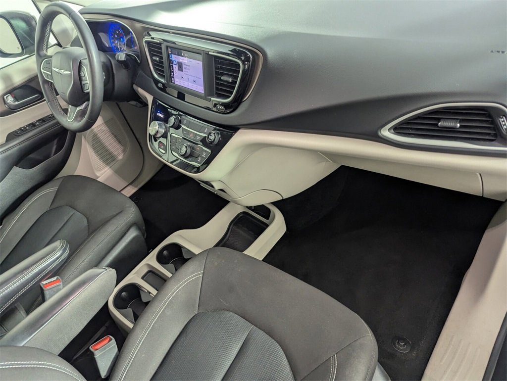 Used 2023 Chrysler Voyager LX image 36