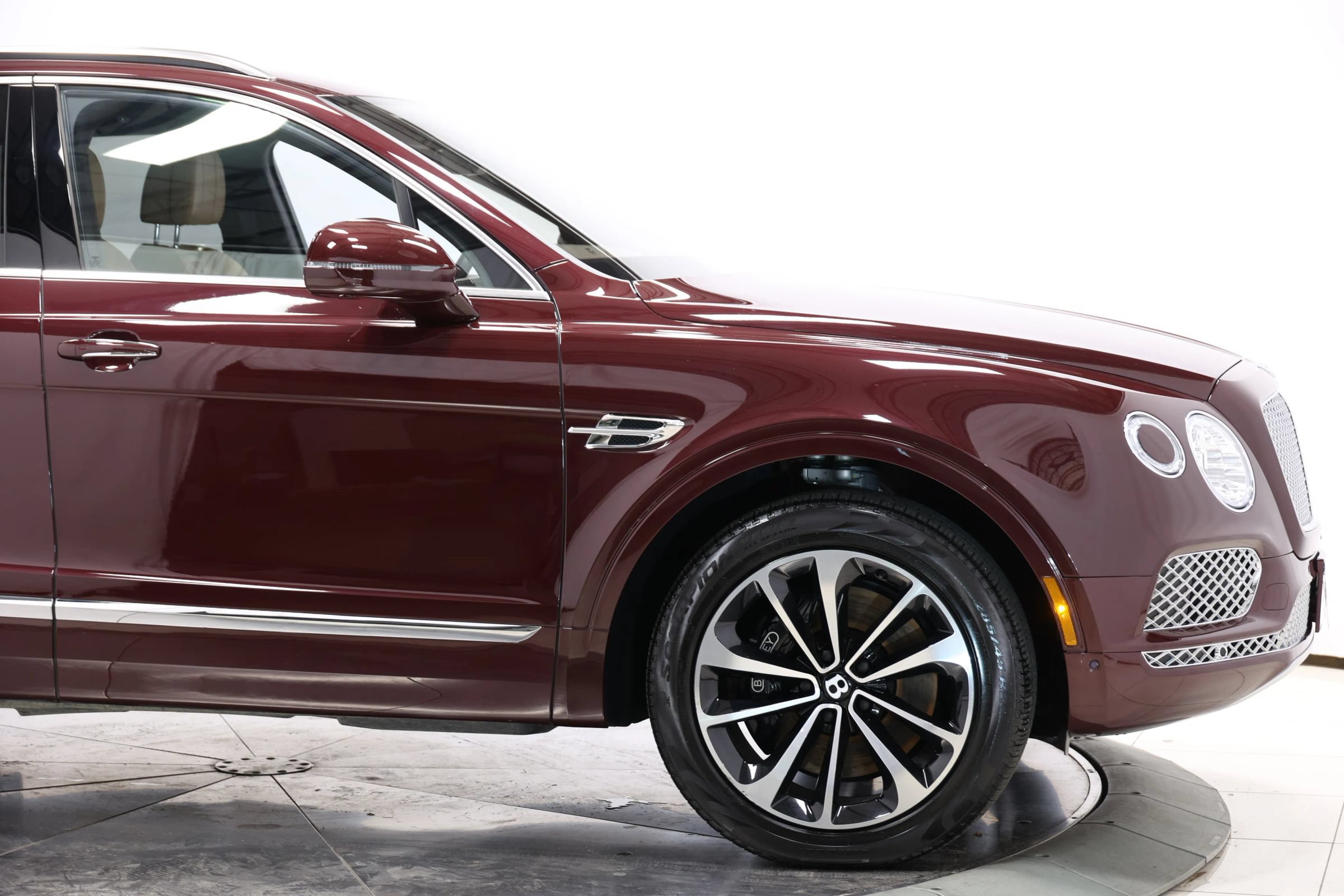 Used 2018 Bentley Bentayga AWD/4WD image 78