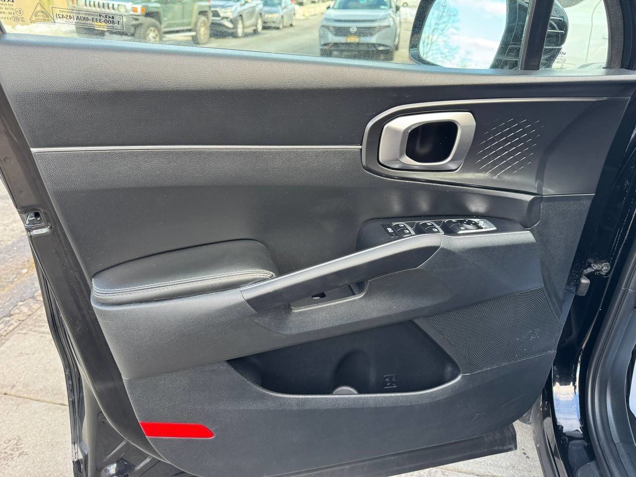 Used 2023 Kia Sorento LX image 27