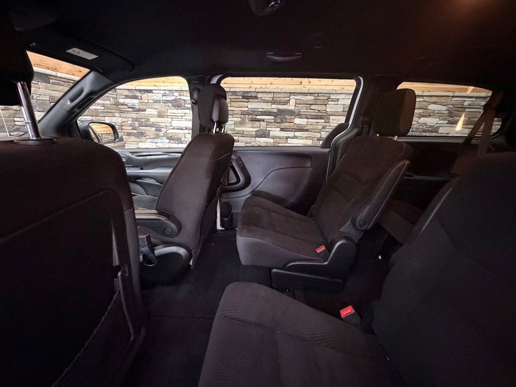 Used 2018 Dodge Grand Caravan SE FWD image 23
