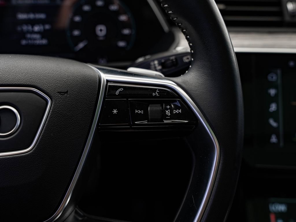 Used 2021 Audi e-tron Premium w/ Convenience Plus Package AWD/4WD image 29