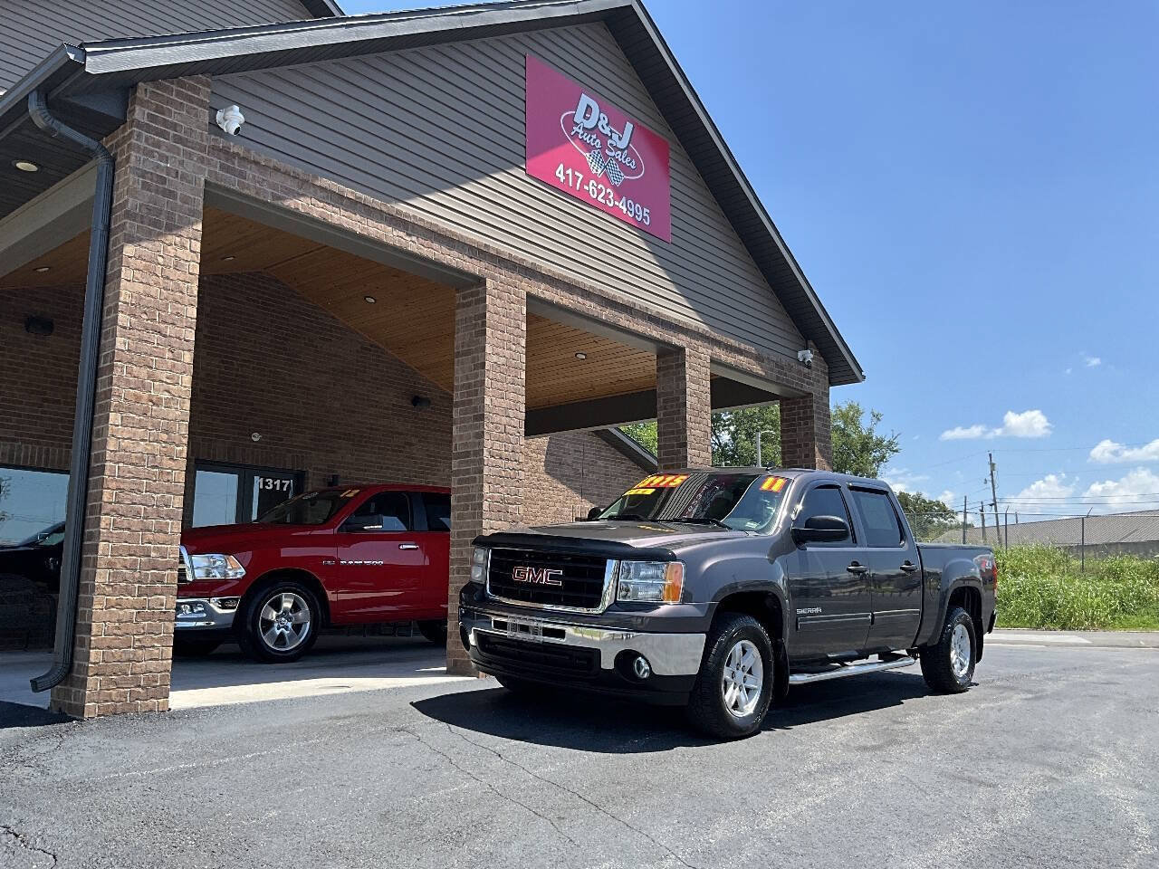 Used 2011 GMC Sierra 1500 SLE w/ Power Tech Package AWD/4WD image 24