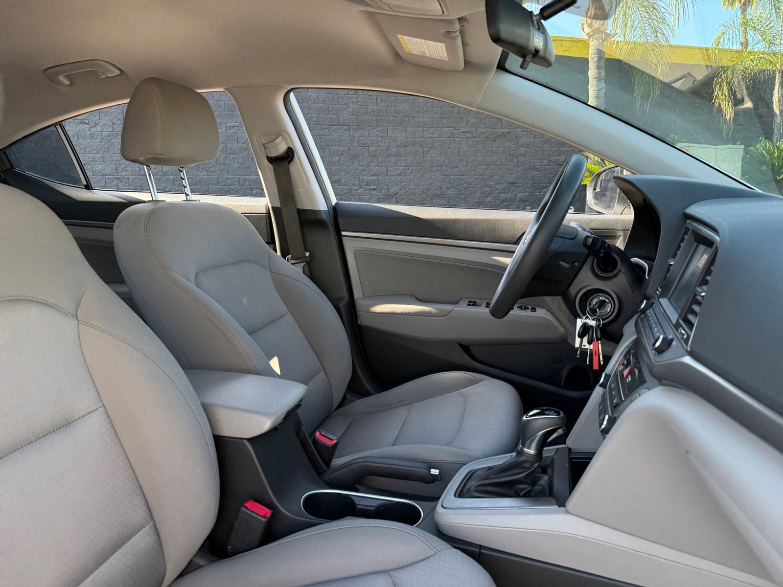 Used 2017 Hyundai Elantra SE image 19