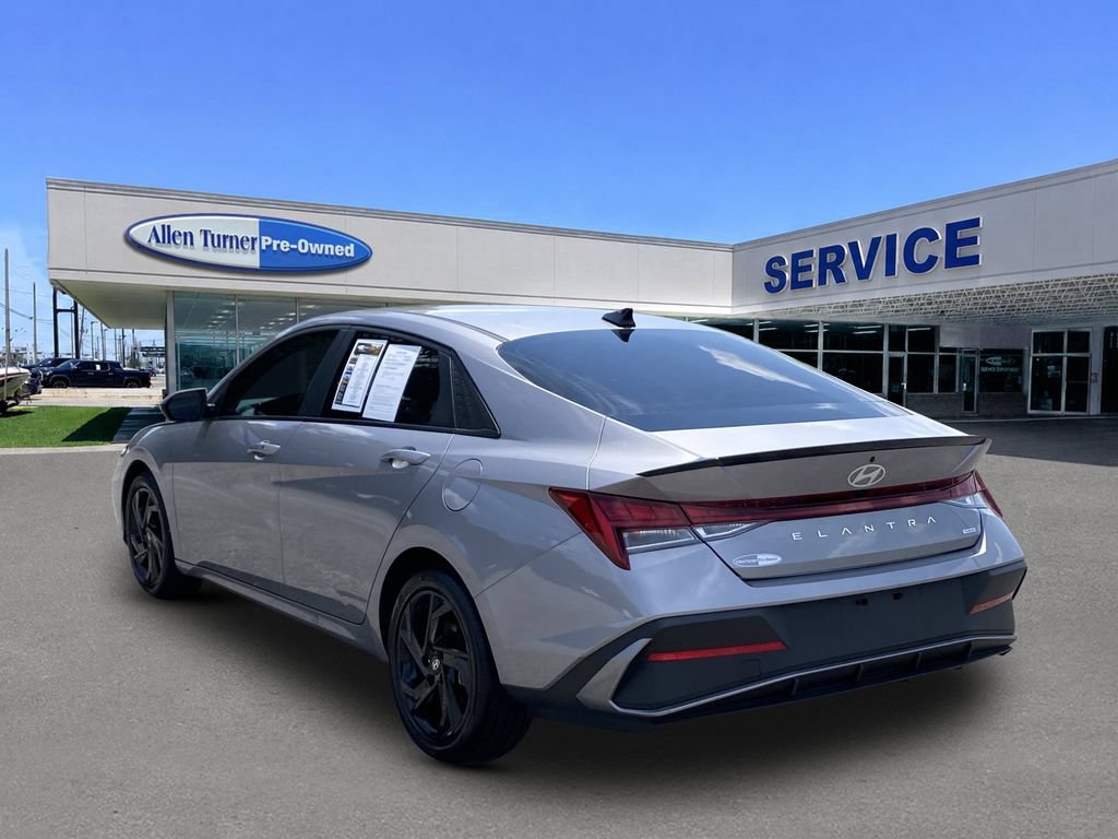 Used 2026 Hyundai Elantra SEL FWD image 5